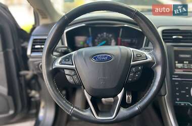 Седан Ford Fusion 2013 в 