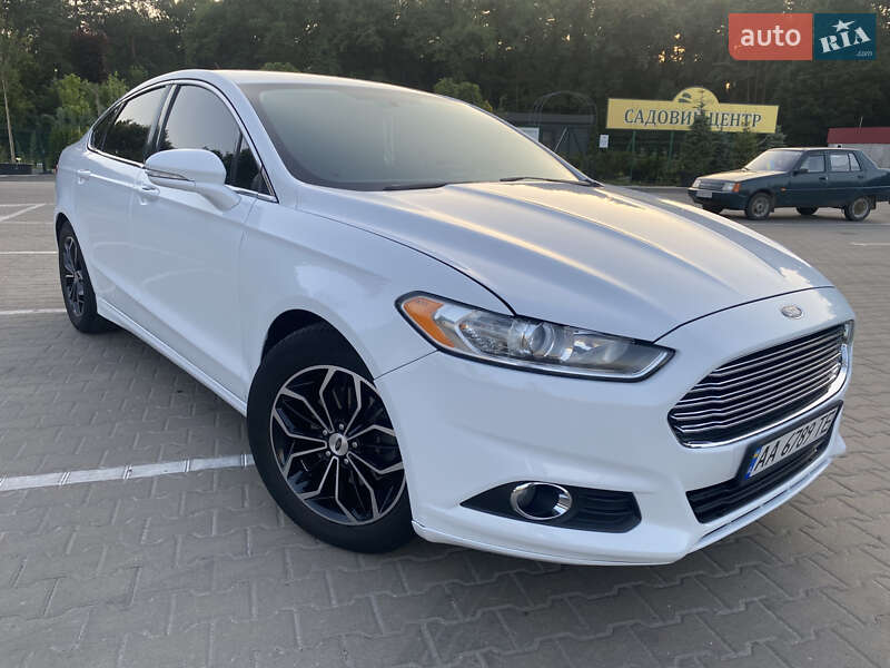 Седан Ford Fusion 2015 в 
