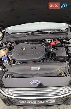 Седан Ford Fusion 2016 в 