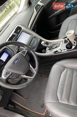 Седан Ford Fusion 2016 в 