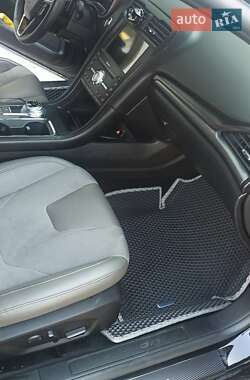 Седан Ford Fusion 2017 в 