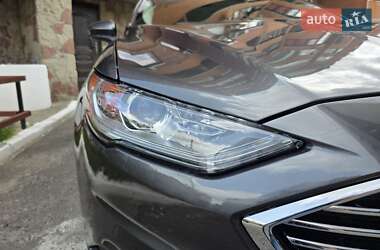 Седан Ford Fusion 2016 в 