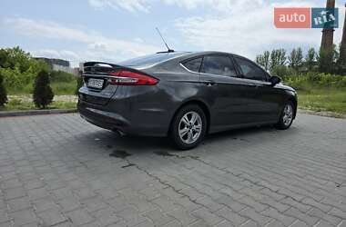 Седан Ford Fusion 2016 в 