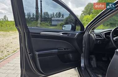 Седан Ford Fusion 2016 в 