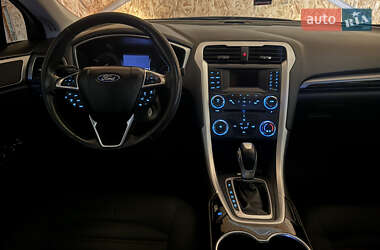 Седан Ford Fusion 2014 в 