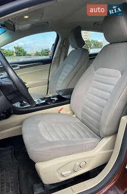 Седан Ford Fusion 2015 в 