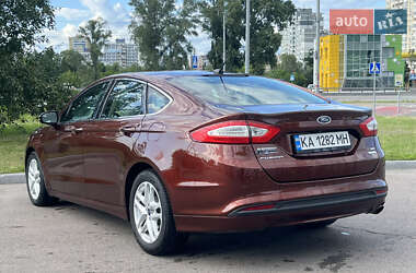 Седан Ford Fusion 2015 в 