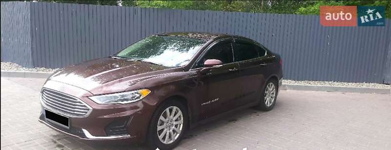 Седан Ford Fusion 2019 в 
