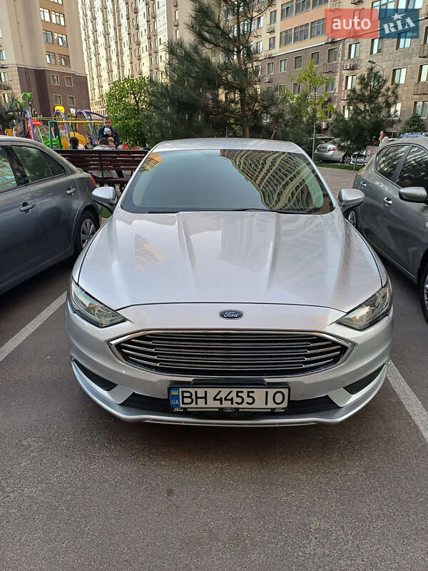 Седан Ford Fusion 2016 в 