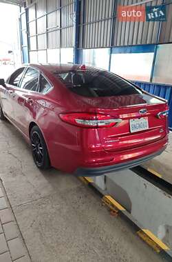 Седан Ford Fusion 2019 в 