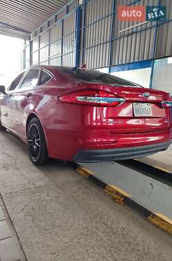 Седан Ford Fusion 2019 в 