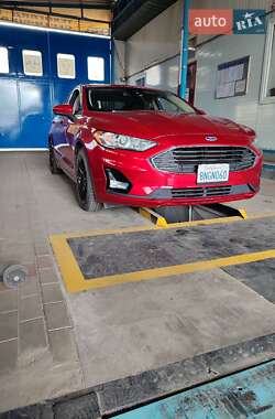 Седан Ford Fusion 2019 в 