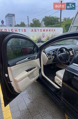Седан Ford Fusion 2012 в 