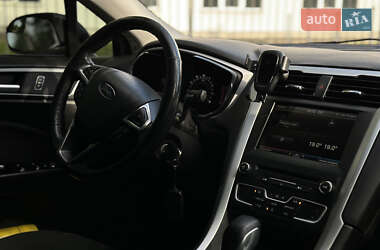 Седан Ford Fusion 2015 в 