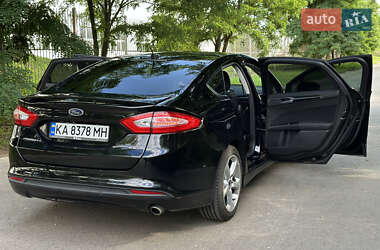 Седан Ford Fusion 2015 в 