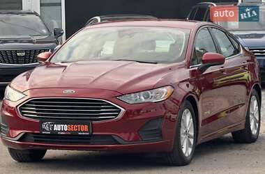 Седан Ford Fusion 2019 в 