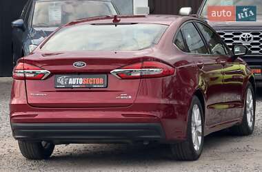 Седан Ford Fusion 2019 в 