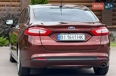 Седан Ford Fusion 2015 в 