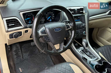 Седан Ford Fusion 2015 в 