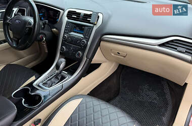 Седан Ford Fusion 2015 в 