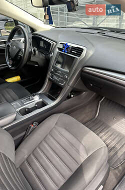 Седан Ford Fusion 2019 в 