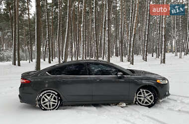 Седан Ford Fusion 2015 в 