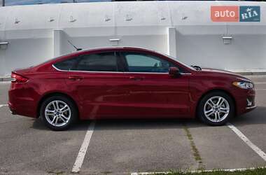 Седан Ford Fusion 2018 в 
