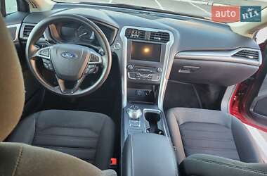Седан Ford Fusion 2018 в 
