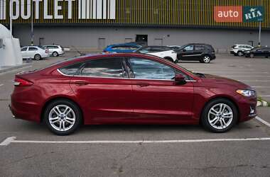 Седан Ford Fusion 2018 в 