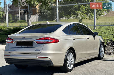 Седан Ford Fusion 2019 в 