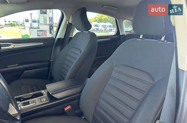 Седан Ford Fusion 2019 в 