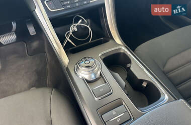 Седан Ford Fusion 2019 в 