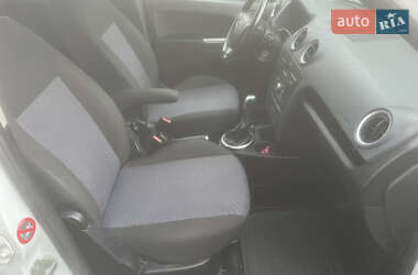 Хэтчбек Ford Fusion 2011 в 