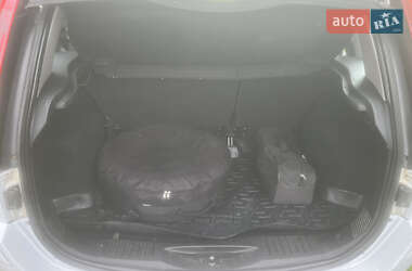 Хэтчбек Ford Fusion 2011 в 