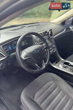 Седан Ford Fusion 2017 в 