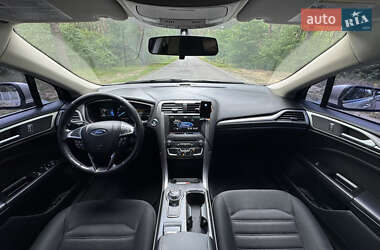 Седан Ford Fusion 2017 в 