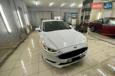 Седан Ford Fusion 2017 в 