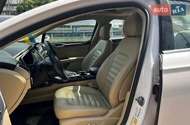Седан Ford Fusion 2016 в 