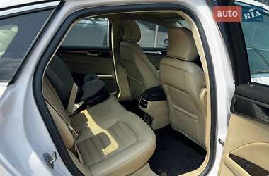 Седан Ford Fusion 2016 в 