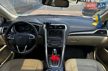 Седан Ford Fusion 2016 в 