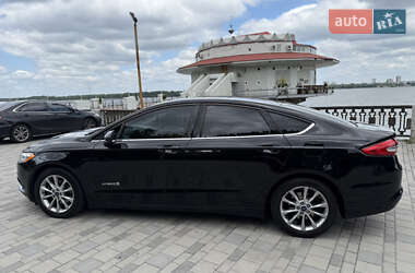 Седан Ford Fusion 2017 в 