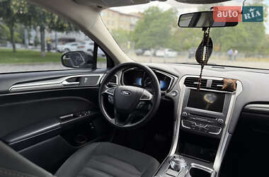 Седан Ford Fusion 2017 в 