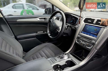 Седан Ford Fusion 2017 в 