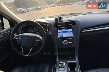 Седан Ford Fusion 2016 в 