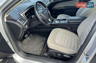 Седан Ford Fusion 2017 в 