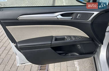 Седан Ford Fusion 2017 в 