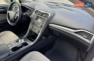 Седан Ford Fusion 2017 в 