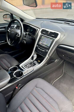 Седан Ford Fusion 2013 в 