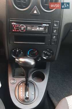 Хэтчбек Ford Fusion 2004 в 