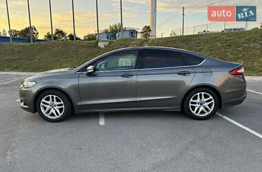 Седан Ford Fusion 2013 в 